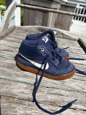 Nike Mid-Top Sneakers with White Swoosh and Gum Sole Size 9 kids